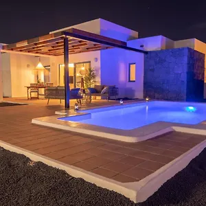 https://villalia-a10.in-canary-islands.com